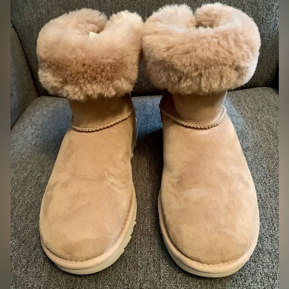 Tan Ugg Lace Up Boots Size 9